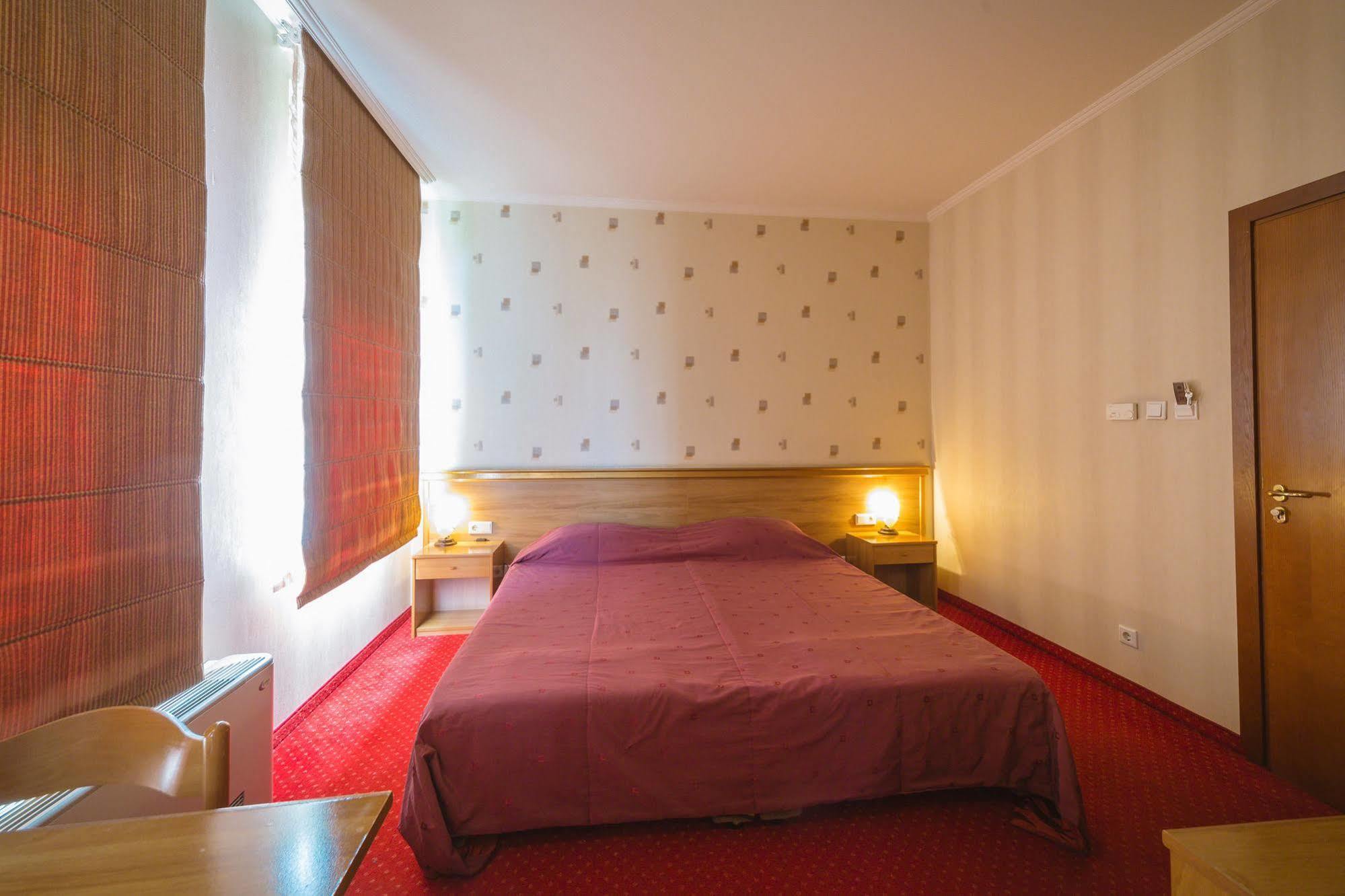 Hotel Alegro Veliko Turnovo Bagian luar foto