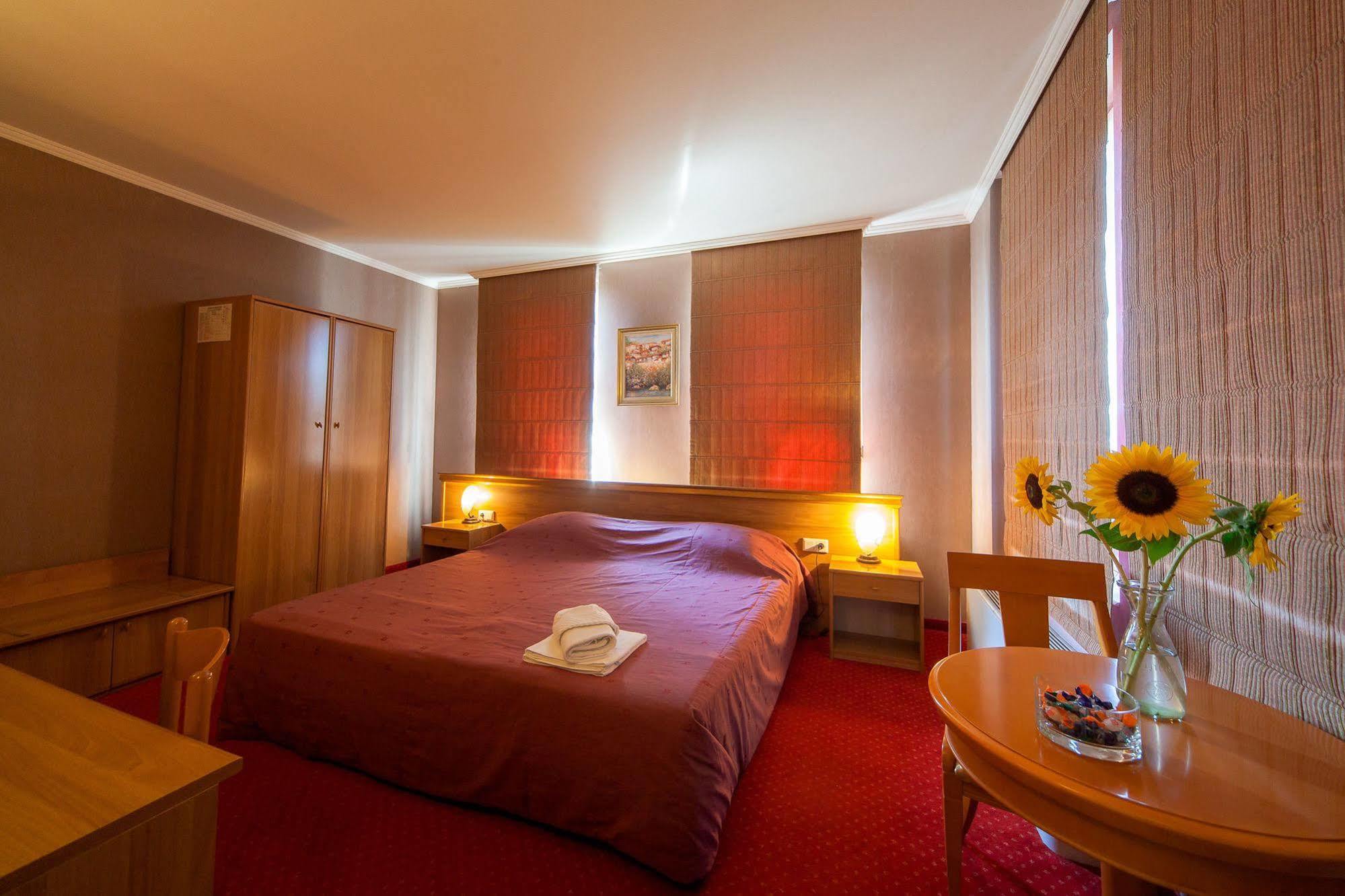 Hotel Alegro Veliko Turnovo Bagian luar foto
